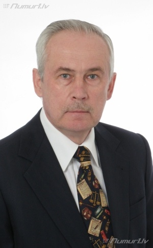 Zvērināts advokāts J.Muižnieks
